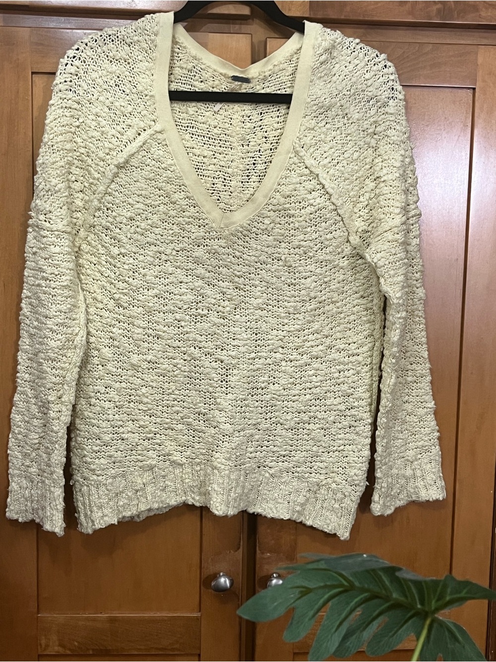 Free People Ivory Cream Popcorn Knit V-Neck Oversized Slouchy Sweater XS